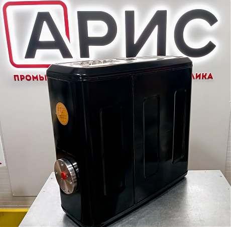 Масляный бак за кабину 120л